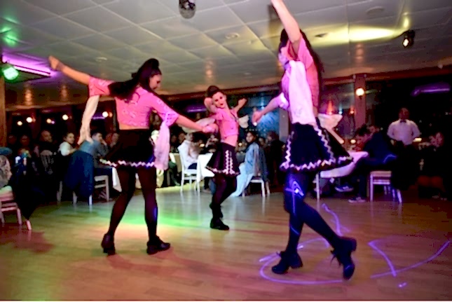 Boğazda Teknede Türk Gecesi