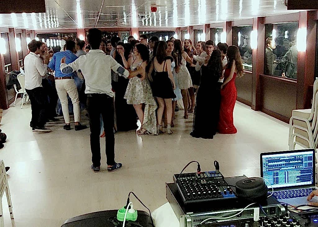 Teknede Mezuniyet Balosu