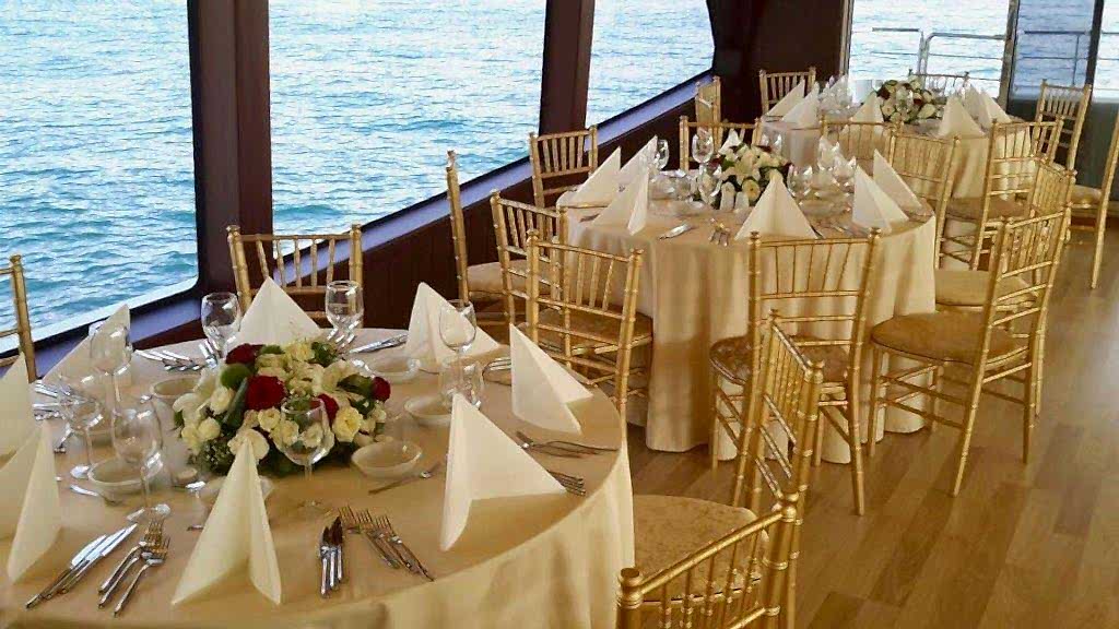 Teknede Şirket Yemeği