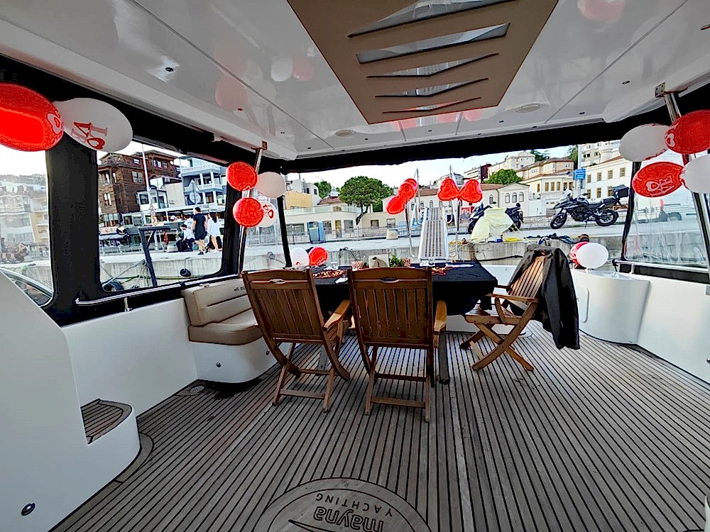 Deniz Kenarında Muhteşem Bir Düğün İçin Tekne Kiralama Rehberi