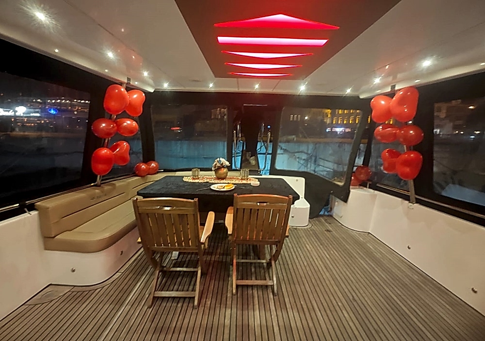 İstanbul Boğazı’nda En İyi Yemekli Tekne Turu Deneyimleri