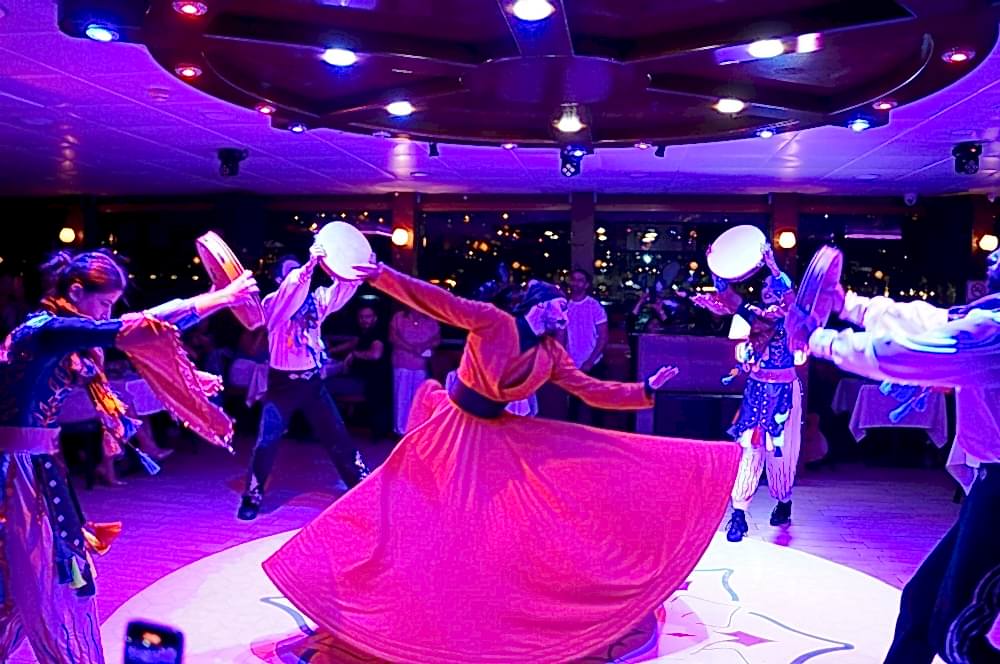 İstanbul Boğazı’nda Geleneksel Türk Gecesi Keyfi