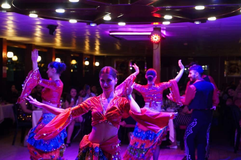 Teknede Türk Gecesi Programı