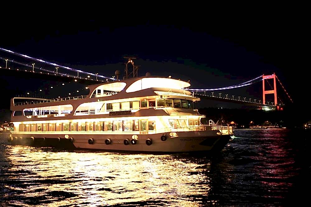 Teknede Düğün: En Güzel Anları Denizin Ortasında Yaşayın