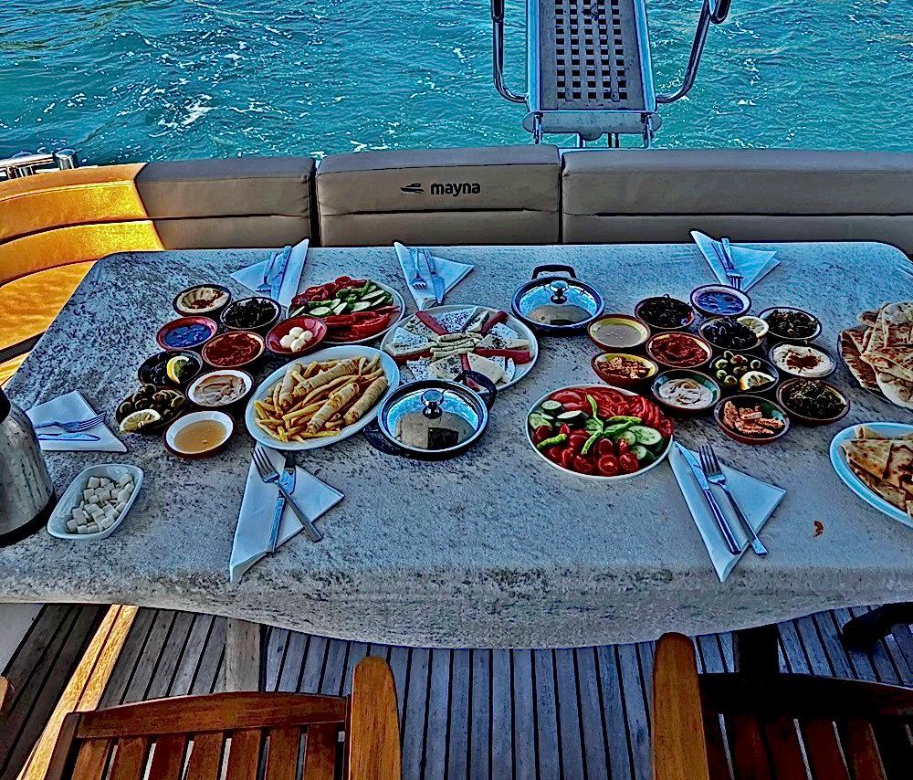 Teknede Kahvaltı: Farklı Bir Yorumla Kahvaltı Ziyafeti